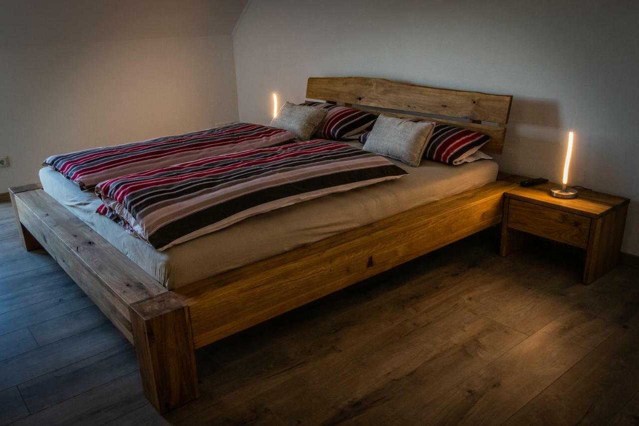 Landhaus Ferienwohnungen Mit Pool Und Wellness Neukirchen-Balbini Ngoại thất bức ảnh