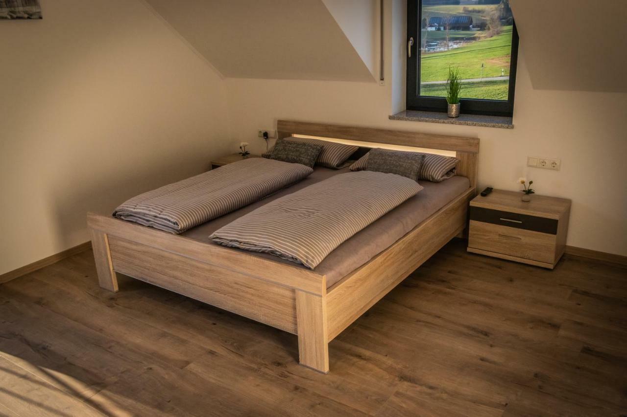 Landhaus Ferienwohnungen Mit Pool Und Wellness Neukirchen-Balbini Ngoại thất bức ảnh