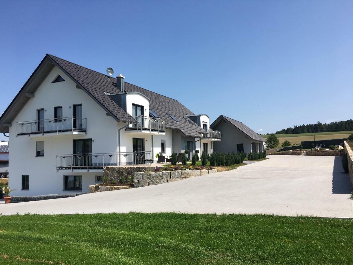Landhaus Ferienwohnungen Mit Pool Und Wellness Neukirchen-Balbini Ngoại thất bức ảnh